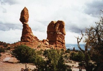'Balanced Rock' ... NO PICTURE ? ... PLEASE DROP ME A MESSAGE !